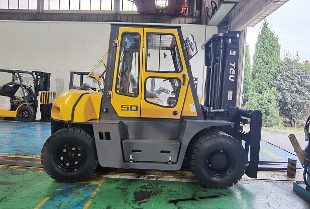 Дизельный вилочный погрузчик TEU-MITSUBI FD50T